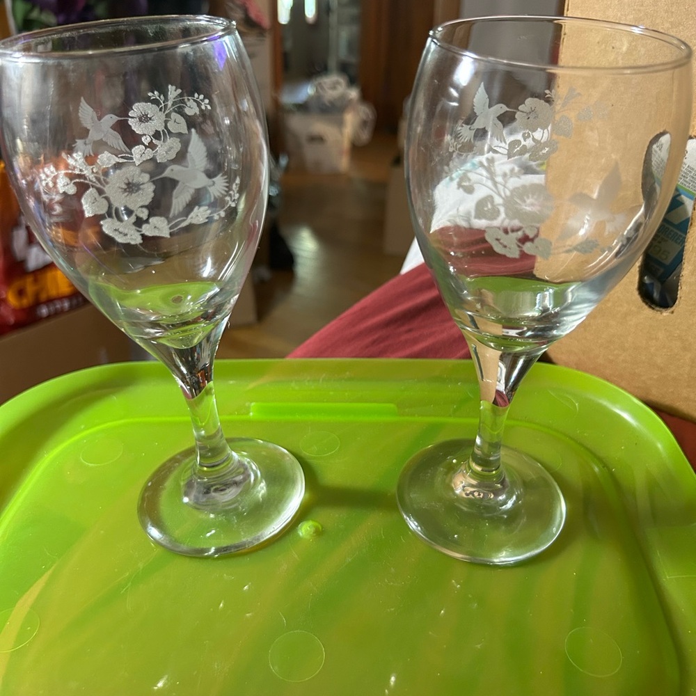 Home Interiors Vintage Etched Hummingbird Wine, Water or Goblet Glasses 7-1/2in - Picture 2 of 5